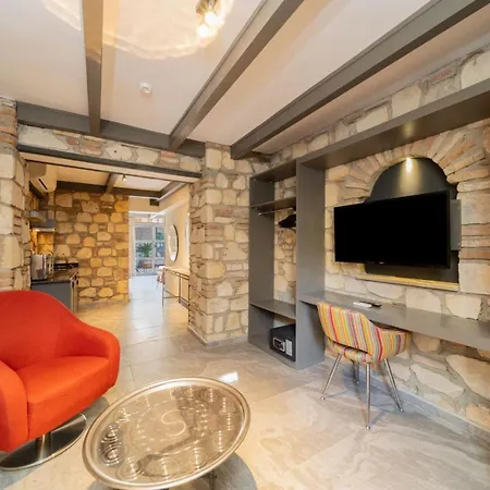 Amazing Flat Near Hadrians Gate *
